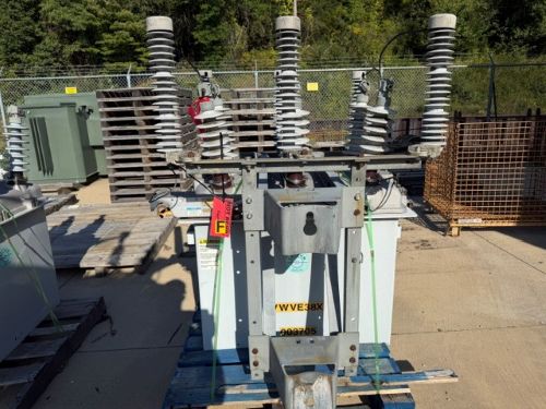 Cooper Power VWVE38X Recloser (Serial 003705)
